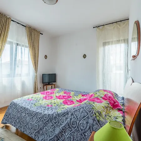 8290a شقة
